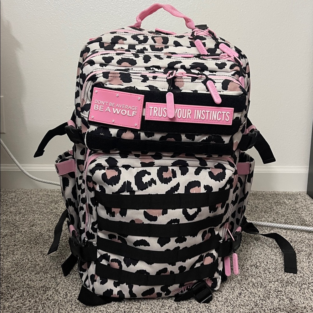WOLFPAK | 45L BAGPACK LEOPARD PINK - Picture 4 of 9